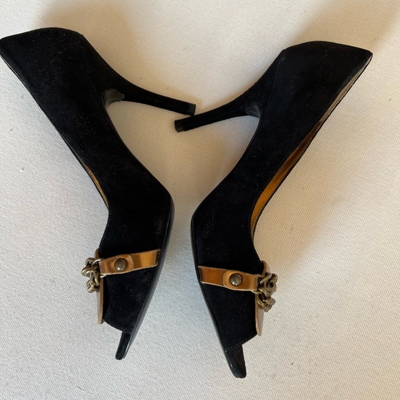 Guess black suede heels with gold plate & chains - Picture 3 of 4